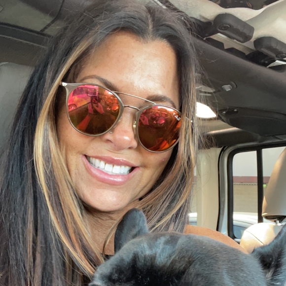 Meet your Posher, Brandy - Picture 1 of 1